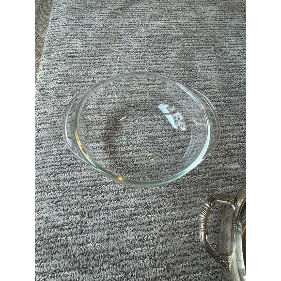 Sheffield silverplated chafing dish with 1.5 quart Pyrex bowl. - Picture 14 of 15